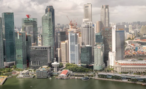 SINGAPORE - JANUARY 2, 2020：Aerial skyline of downtown skyscrap — 图库照片