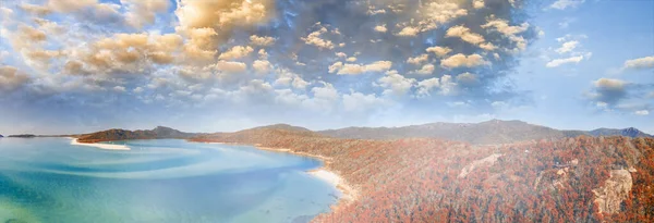 Playa Whitehaven de drone, increíble vista aérea al atardecer, Quee. — Foto de Stock