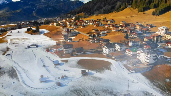 Lucht uitzicht op het prachtige Alpenlandschap van Sappada, Italiaans Do — Stockfoto