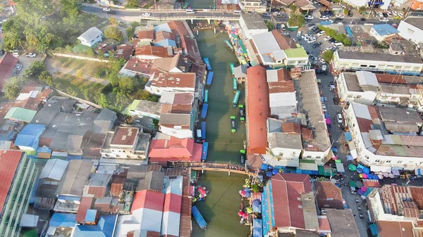 Overhead aerial view of Amphawa Market at sunset, famous floatin — Stock Photo, Image