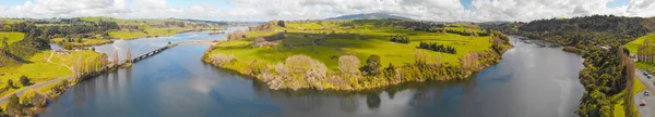 Rivière et paysage néo-zélandais, vue aérienne panoramique — Photo
