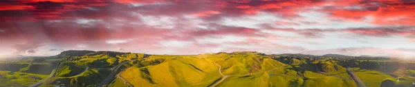Collines et paysage néo-zélandais, vue aérienne panoramique — Photo