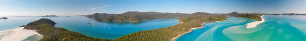 Fantastisk ö mitt i havet. Panoramautsikt över solen — Stockfoto