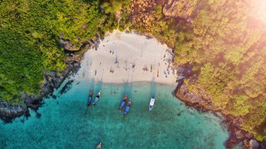 İnsansız hava aracından inanılmaz tropikal plaj manzarası