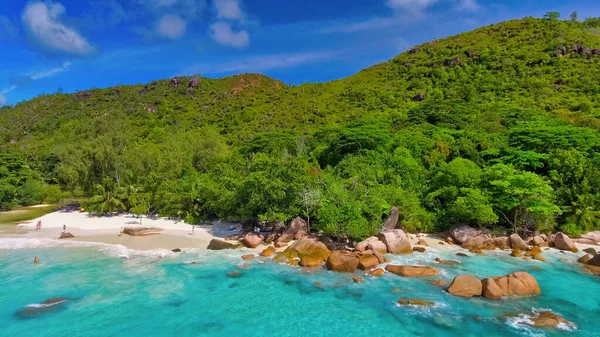 พราสลิน หมู่เกาะเซเชลส์ มุมมองทางอากาศที่น่าทึ่งของ tr สวยงาม — ภาพถ่ายสต็อก