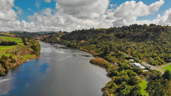 Vista aérea de Nueva Zelanda. Praderas y ríos — Foto de Stock