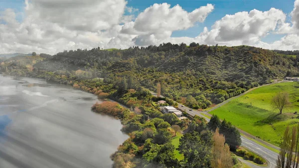 Pemandangan udara Selandia Baru. Padang rumput dan sungai — Stok Foto
