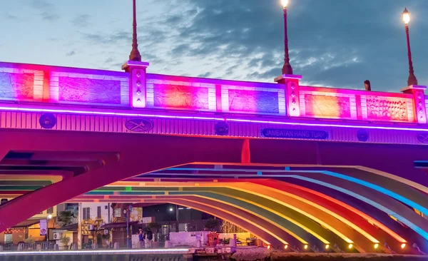 Solnedgång utsikt över Melaka floden från en kryssningsbåt. Malackafloden — Stockfoto