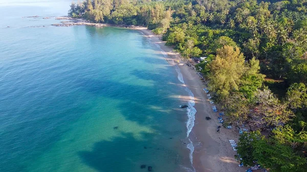 Khao Lak pobřeží, krásný letecký výhled na slunné ráno, Th — Stock fotografie