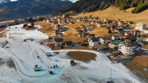 Letecký pohled na krásnou alpskou krajinu Sappada, italské Do — Stock fotografie