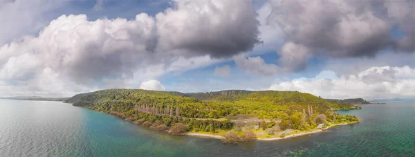 Krajobraz jeziora Taupo, panoramiczny widok z lotu ptaka — Zdjęcie stockowe