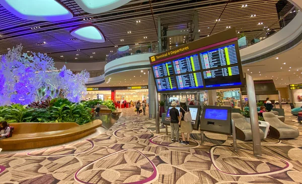 SINGAPORE - 5ª JANUÁRIA, 2020: Interior da Changi International — Fotografia de Stock