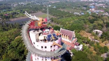 Sam Phran Bölgesindeki Wat Samphran Ejder Tapınağı 'nın havadan görünüşü - Nakhon Pathom Eyaleti, Bangkok, Tayland.