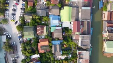 Yüzen Amphawa Pazarı 'nın hava görüntüleri