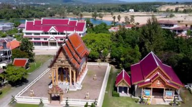 Phuket 'teki Wat Choeng Thale Tapınağının hava görüntüleri.