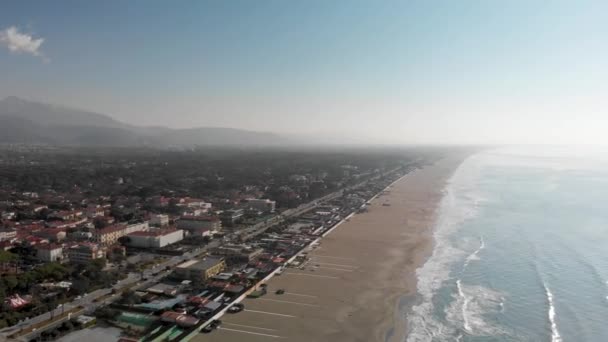 Schilderachtige Luchtfoto Van Prachtige Kust Zonnige Dag — Stockvideo