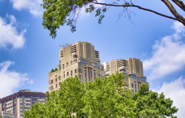 Central Park 'tan Manhattan şehir merkezi binaları.