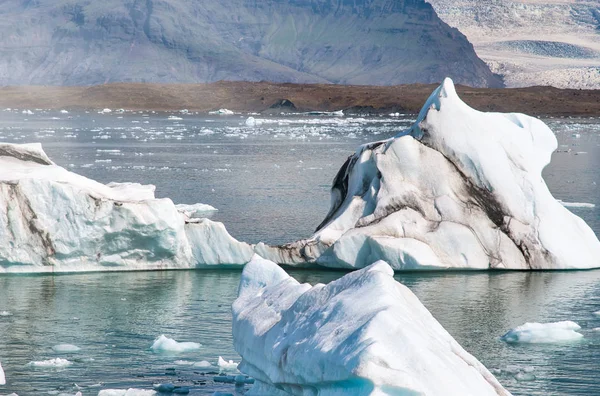 Ισλανδία Την Καλοκαιρινή Περίοδο Παγόβουνα Στην Παγωμένη Λιμνοθάλασσα Jokulsarlon Εθνικό — Φωτογραφία Αρχείου