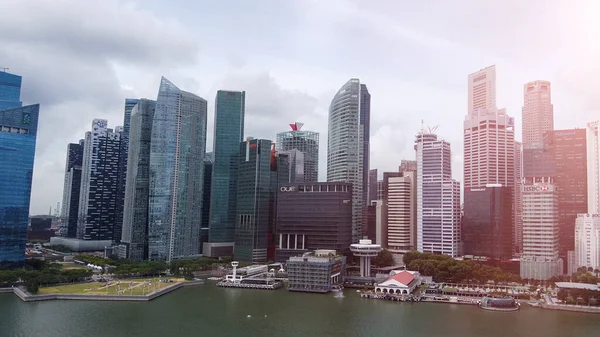 新加坡 2020年1月4日 在多云的早晨 从滨海湾地区俯瞰城市天际线 — 图库照片