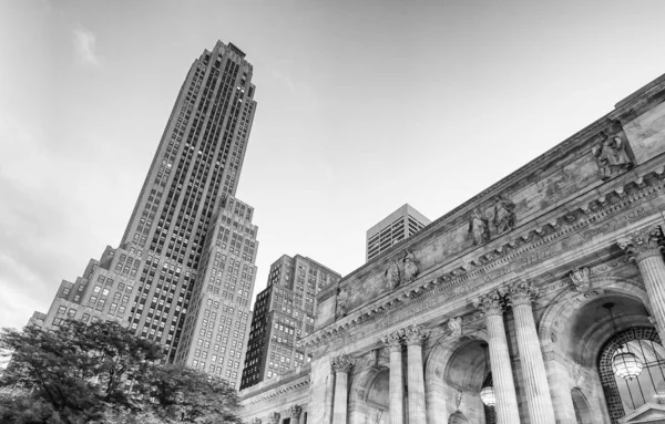Gebouwen Van Fifth Avenue Langs Manhattan Public Library Bij Zonsondergang — Stockfoto