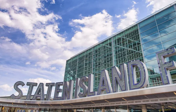 Staten Island Feribot Girişi İşareti.