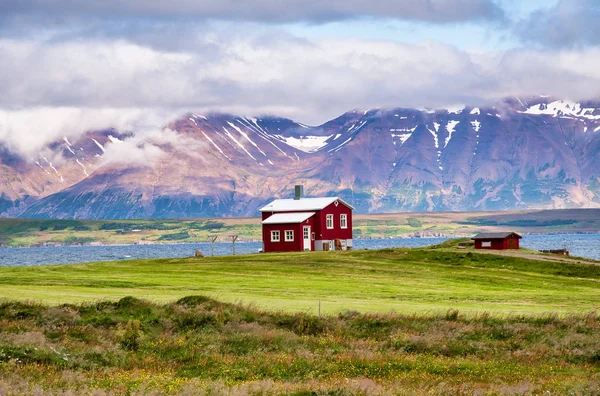 Beautiful Red House Mountain Landscape Summer Season Iceland — Stock Photo, Image