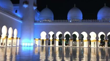 SINGAPORE - 2020 OCAK: tarihi Kampong Glam 'daki Singapur Camii Mescidi Sultan. Şehir binalarıyla panoramik hava manzarası
