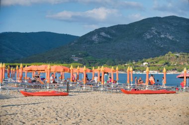 ELBA ADASI - 5 Eylül 2019 Güzel bir yaz gününde Marina di Campo Sahili.