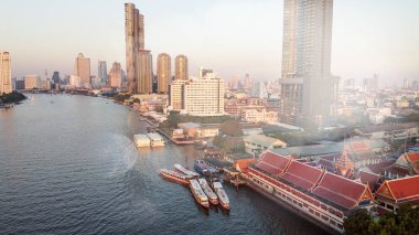 Asatique Riverfront, Tayland 'dan gün batımında Bangkok' un panoramik hava manzarası.