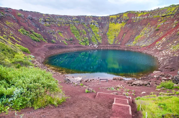 Kerid Cratera Com Lago Verão Islândia — Fotografia de Stock