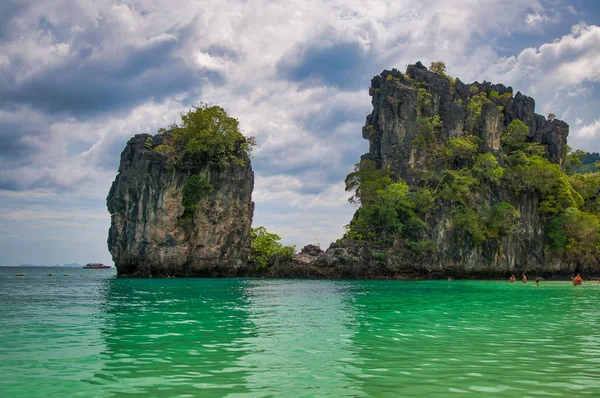 Hong Thailand December 2019 Hong Island Turistákkal Tengerparton — Stock Fotó