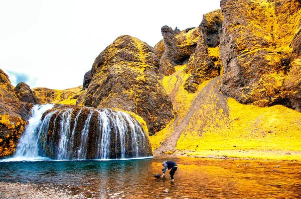 Photographer Taking Pictures Amazing Waterfalls Autumn Season Adventure Travel Concept — Stock Photo, Image