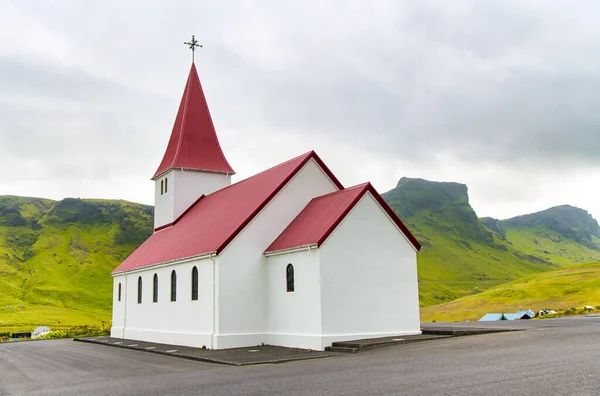 Вик Myrdal Churck Летний Сезон Красная Крыша Исландия — стоковое фото