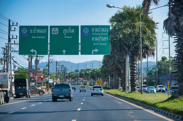 Phuket Thailand December 2019 Szigeti Utak Forgalommal Egy Napsütéses Napon — Stock Fotó