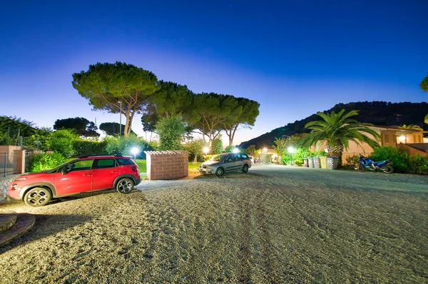 Plaza Isla Elba Con Coches Por Noche Italia —  Fotos de Stock