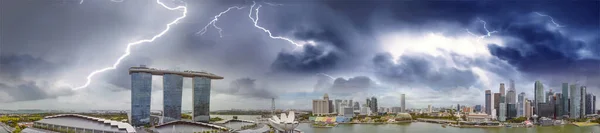 Vista Panorámica Del Horizonte Singapur Durante Una Tormenta —  Fotos de Stock