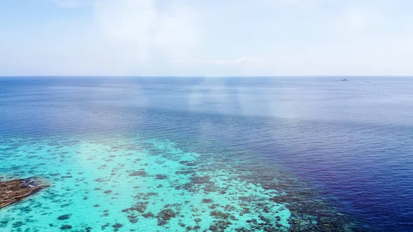 Úžasný Letecký Pohled Surin Islands Dronu Slunečného Dne Thajsko Národní — Stock fotografie