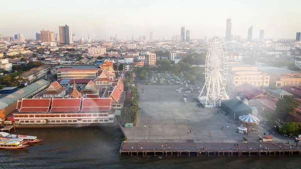泰国曼谷 城市景观与朝弗里亚河的亚洲滨江日落鸟瞰 — 图库照片