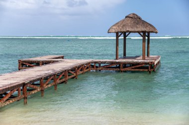 Mauritius 'taki Flic En Flac Plaj İskelesi.