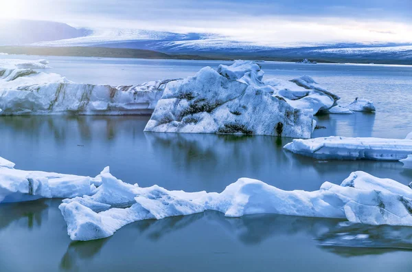 Island Europa Glaciäris Flyter Vattnet Med Snö Vid Jokulsarlonglaciärlagunen Vintern — Stockfoto