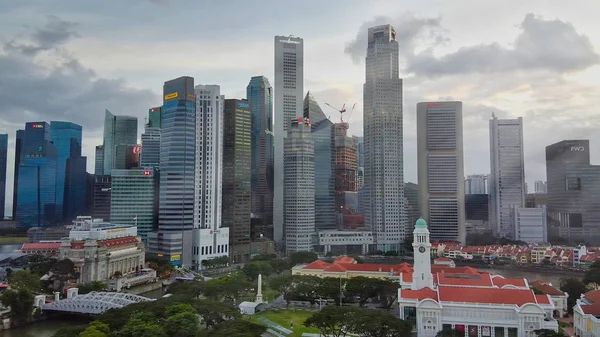 シンガポール 2020年1月4日 日没時にマリーナベイエリアからの都市建築物の空中ビュー — ストック写真