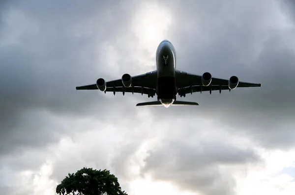 Silhouette Airplane Take Airport Skyward View Sunset —  Fotos de Stock