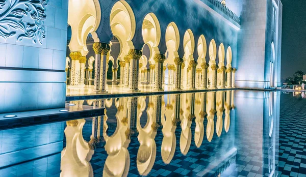Интерьер Мечети Шейха Зайеда Ночью Абу Даби Оаэ — стоковое фото