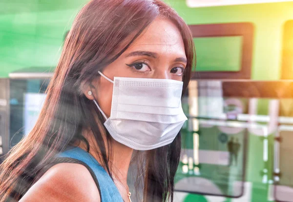 Coronavirus Concetto Inquinamento Atmosferico Donna Asiatica Con Maschera Bocca Wuhan — Foto Stock