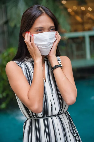 Asian Girl Worried Infectiuos Diseases Protective Face Mask City Street — Stock Photo, Image