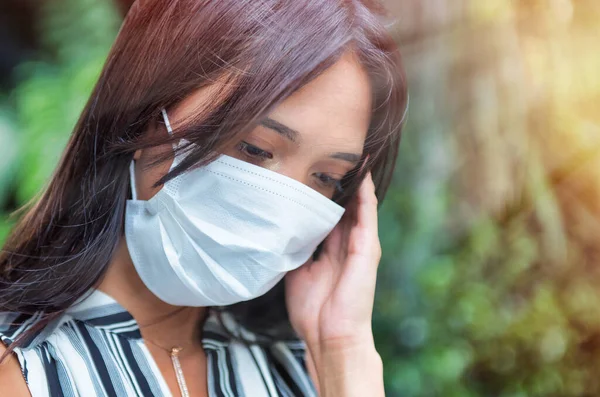 Ragazza Asiatica Indossando Maschera Protettiva Evitare Virus Concetto Quarantena Virale — Foto Stock