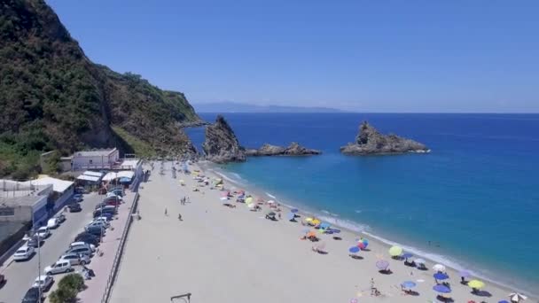 Güneşli Bir Günde Güzel Deniz Kıyısının Manzaralı Görüntüleri — Stok video
