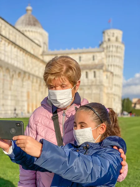 Coronavirus Covid Sta Diffondendo Italia Europa Giovane Ragazza Con Nonna — Foto Stock