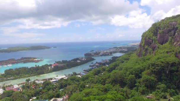 Мальовничі Аерофотознімки Красивого Узбережжя Сонячний День — стокове відео