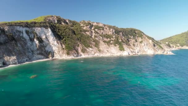 Riprese Aeree Panoramiche Della Bellissima Riva Del Mare Nella Giornata — Video Stock